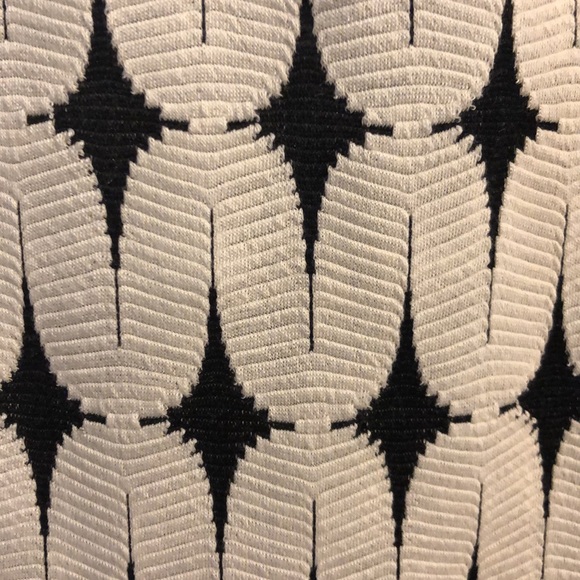 ⭐️ Renee C. Black and Cream Pencil Skirt - Picture 3 of 5